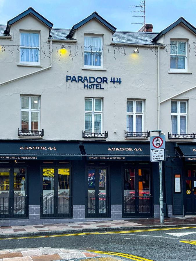 Parador 44 Cardiff Bagian luar foto
